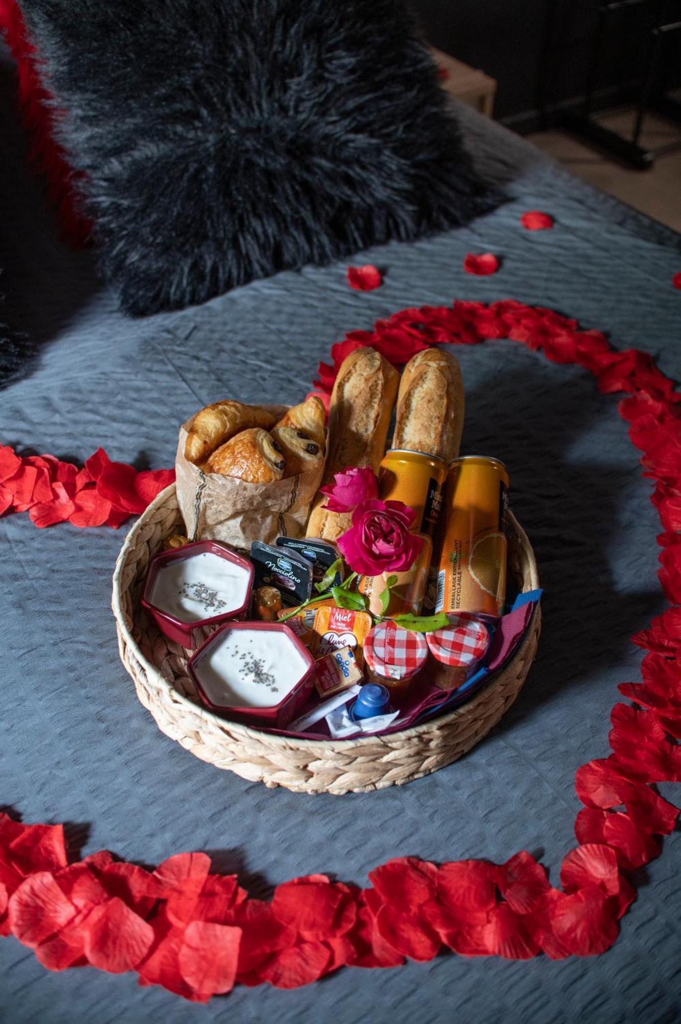 Eden House, Cocon Sensuel Et Romantique Avec Jacuzzi Carpentras Exterior foto